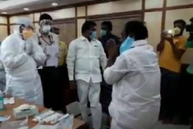 Pondicherry MLA jeyamoorthy thanked doctors by falling on their foots