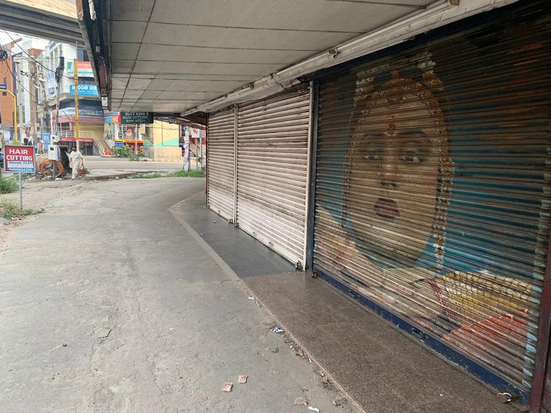 മെഡിക്കല് ലബോറട്ടറികള്, കളക്ഷന് സെന്ററുകള്, ഫാര്മസ്യൂട്ടിക്കല് ആന്റ് മെഡിക്കല് റിസര്ച്ച് ലാബുകള്, കോവിഡ് ഗവേഷണവുമായി ബന്ധപ്പെട്ട് പ്രവര്ത്തിക്കുന്ന സ്ഥാപനങ്ങള് എന്നിവക്ക് ഇന്ന് (24.4.2020) മുതല് തുറന്ന് പ്രവര്ത്തിക്കാം.