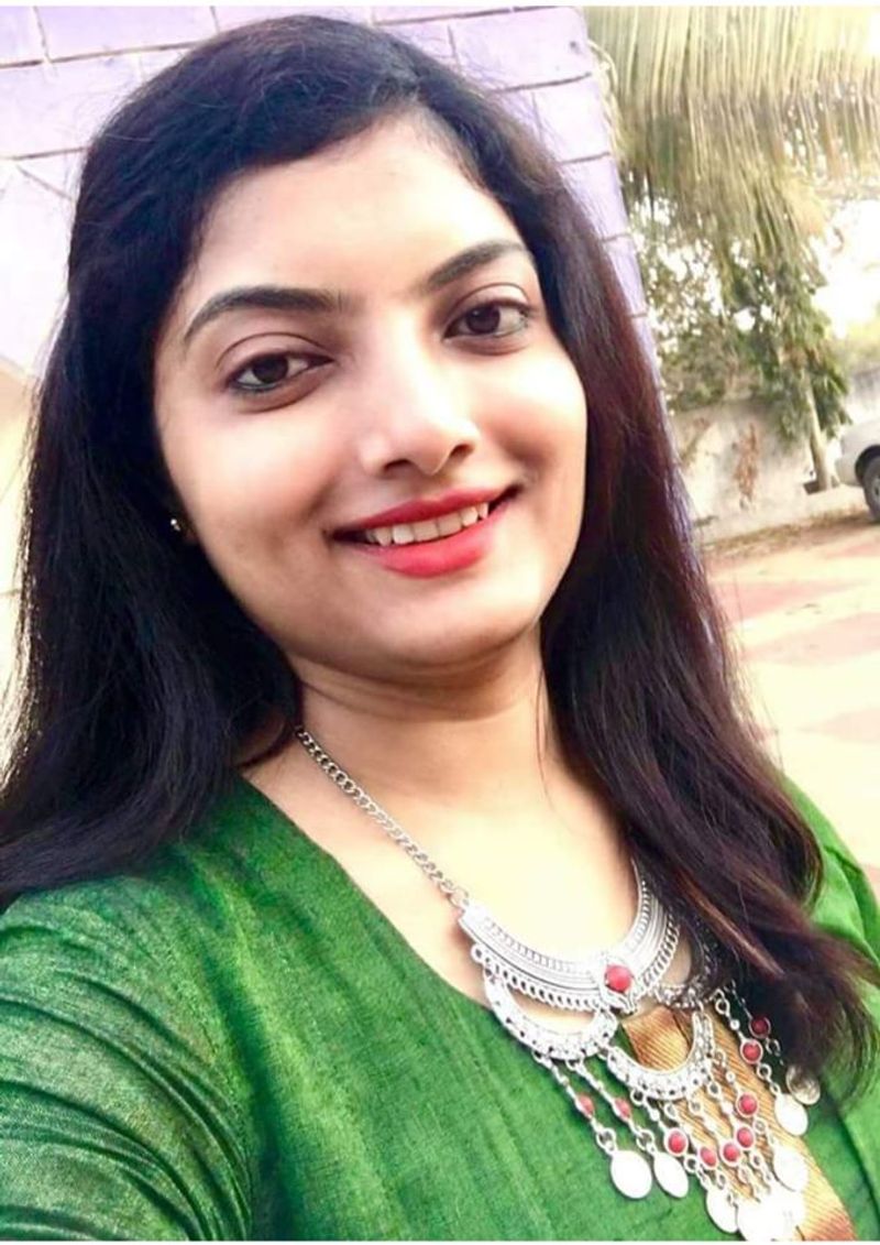 एक दिन हालात बदलेंगे जरूर...
आखिर में प्रियंका ने पीएम मोदी का धन्यवाद दिया और कहा,
कोशिश जारी है और हिम्मत बरकरार है
सिर पर है इस दुनिया में छाने का फितूर
मुझे किस्मत पर भरोसा नहीं मेहनत पर है
एक न एक दिन ये हालात बदलेंगे जरूर