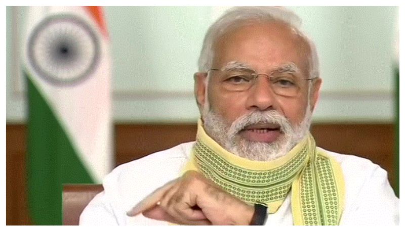 "దయచేసి ఈ సమస్యను గ్లోబల్ టెండర్ల తో ముడిపెట్టవద్దు. కొన్ని కార్పొరేషన్లు, రాష్ట్రాలు గ్లోబల్ టెండర్లకు పిలుపునిచ్చాయి. మేము అడిగే ప్రశ్న అకడమిక్" అని కేంద్రం తెలిపింది."ఇది అకాడెమిక్ కాదు. ముంబై స్పుత్నిక్ నుండి బిడ్లు అందుకుంది. మీరు దానిని వ్యక్తిగత రాష్ట్రాలకు వదిలివేస్తున్నారా ... లేదా కేంద్రం మొత్తం దేశానికి ప్రాతినిధ్యం వహిస్తుందా?" అంటూ సుప్రీంకోర్టు చురకవేసింది."విదేశాల నుండి వ్యాక్సిన్లు పొందడం రాష్ట్రాలకు ఆచరణాత్మకం కాదు. అది వాటిని ఇబ్బందుల్లో పడేస్తుంది" అని కోర్టు తెలిపింది. ఢిల్లీ, పంజాబ్ లు వ్యక్తిగత ఒప్పందాలను కుదుర్చుకోవడానికి ఫైజర్, మోడెర్నాను సంప్రదించాయి, కాని రెండూ తిరస్కరించబడ్డాయి.