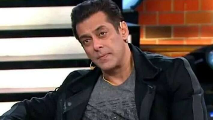 Actress Jacquline and lulia vantur Step inside Salman Khan Farmhouse Actress Jacquline and lulia vantur Step inside Salman Khan Farmhouse