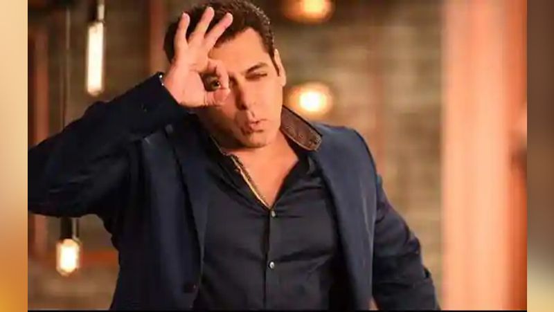 "Juhi is very sweet, an adorable girl. I asked her father if you will let her get married to me. He said 'no'," Salman said when the host of the show asked him about Juhi. 