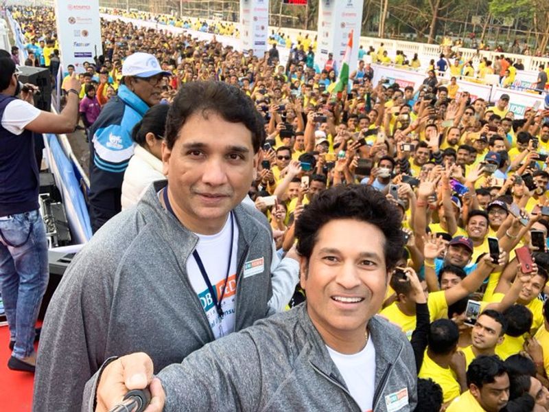 सचिन तेंदुलकर के नाम टेस्ट में 51 शतक और वनडे में 49 शतक हैं. वह 100 इंटरनेशनल शतक जड़ने वाले दुनिया के एकमात्र खिलाड़ी हैं। सचिन के नाम इंटरनेशनल क्रिकेट में सबसे ज्यादा 76 बार मैन ऑफ द मैच अवॉर्ड जीतने का रिकॉर्ड है। वह टेस्ट में 14 और वनडे में 62 बार मैन ऑफ द मैच रहे हैं।