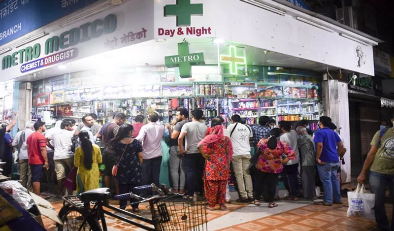 लेकिन फिलहाल तो यहां रहने वाली महिलाएं कोरोना के कारण भूखे मरने को मजबूर हैं। 