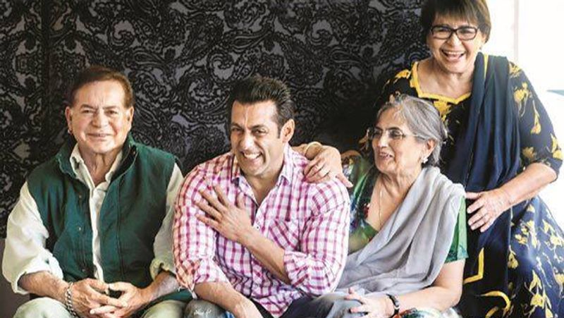 কাগজ ভেবে তা তুলি নিয়ে গিয়ে সলমন খান সবই জ্বালিয়ে দিয়েছিলেন সেদিন। ঘটনাটা লক্ষ্য করেছিলেন সেলিম।