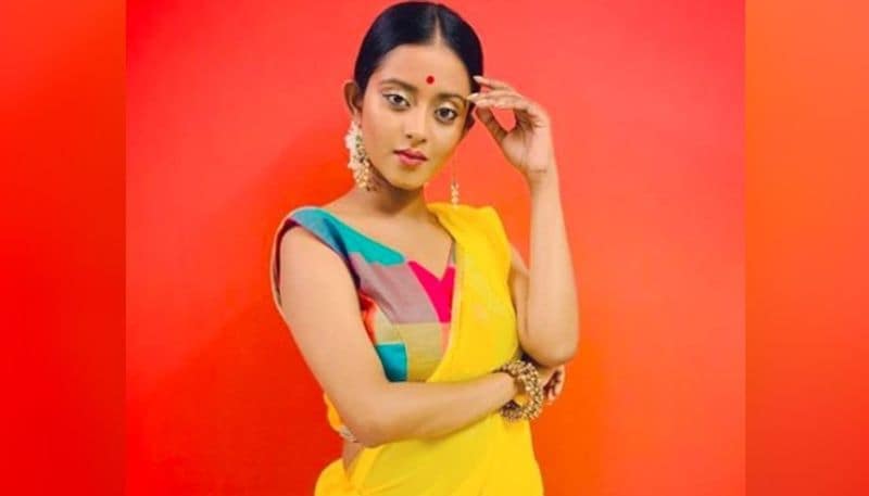 এতদিন নিজের গায়ের রং নিয়ে সমস্ত নোংরামি সহ্য করে নিলেও নিজের চরিত্র নিয়ে কাটাছেড়ে করতেই ফুঁসে উঠেছেন নোয়া। এবং ওই মহিলার বিরুদ্ধে আইনি ব্যবস্থা নিয়েছেন। 