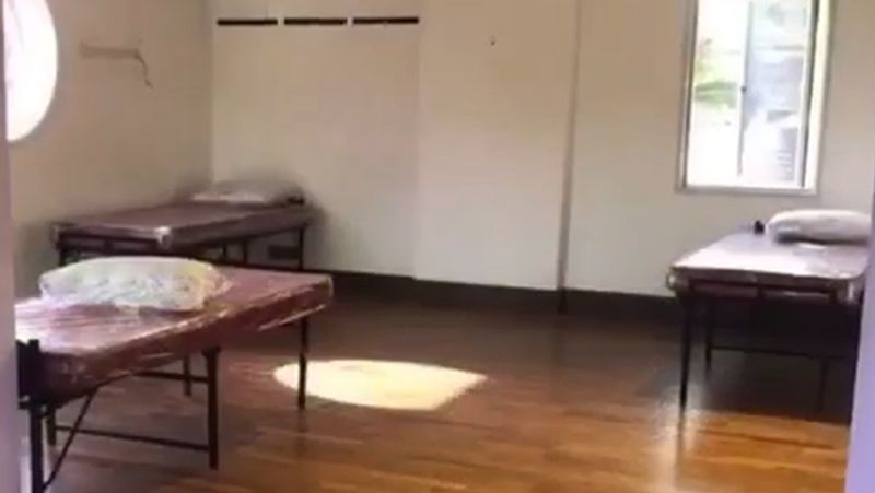 कोरोना के खिलाफ में जंग में देश की जनता पहले से कहीं ज्यादा मजबूत होकर खड़ी है। वीडियो को शेयर करने के साथ ही गौरी मे कैप्शन लिखा, 'इस ऑफिस को रीफर्बिश्ड किया गया। यह क्वारंटीन जोन है, जिसमें जरूरतमंदों को जरूरी चीजें मुहैया कराई जा रही हैं। हमें कोविड-19 के खिलाफ लड़ाई में एक होकर मजबूती के साथ खड़े होना चाहिए।'