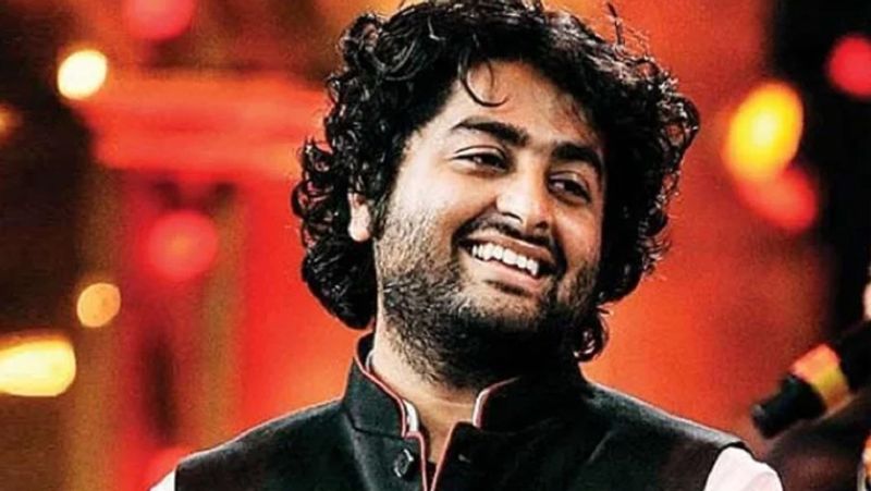 ২০১৫ সালে রবি পূজারীর কাছ থেকে পাঁচ কোটি টাকাক হুমকিকলও পেয়েছিলেন অরিজিৎ।
