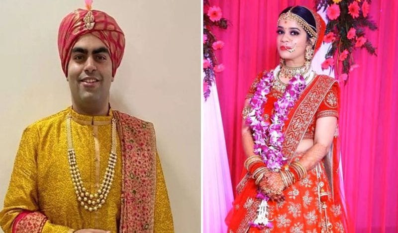 यह शादी मुंबई में हुई थी। मुंबई के दूल्हे संदीप डंग ने यूपी के बरेली की दुल्हन कीर्ति नारंग से एक वेबसाइट जूम एप पर ऑनलाइन शादी की। जहां इस वर्चुअल (वीडियो के जरिए) शादी में 150 से ज्यादा बाराती और रिश्तेदार शामिल हुए। जिस वक्त दोनों फेरे ले रहे थे, उस दौरान यह लोग लाइव वीडियो के जरिए देख रहे थे। शादी के इस वीडियो को करीब 16 हजार यूजर लाइव देख चुके हैं।