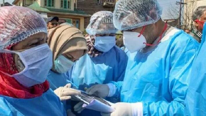 Shocking Doctors mistakenly released two Covid-19 persons from quarantine in moradabad kpt Shocking Doctors mistakenly released two Covid-19 persons from quarantine in moradabad kpt