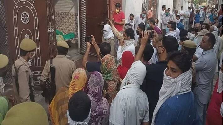 Dead body of five people of same family found in the house IN Etah ASA Dead body of five people of same family found in the house IN Etah ASA
