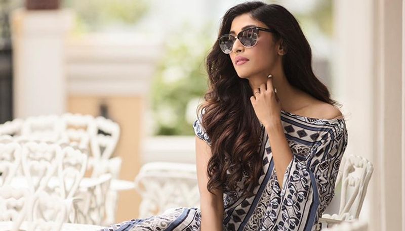 পাওলি দামঃ জনপ্রিয় অভিনেত্রী পাওলি দাম লরেটো স্কুল থেকে উচ্চমাধ্যমিক পাশ করেন। তারপর বিদ্যাসাগর কলেজ থেকে কেমিস্ট্রি নিয়ে পাশ করেন। তারপর রাজাবাজার সায়েন্স কলেজ থেকে কেমিস্ট্রিতে পোস্ট গ্র্যাজুয়েশন পাশ করেন। মেধাবী ছাত্রী হিসেবে তিনি স্কলারশিপও পেয়েছিলেন।