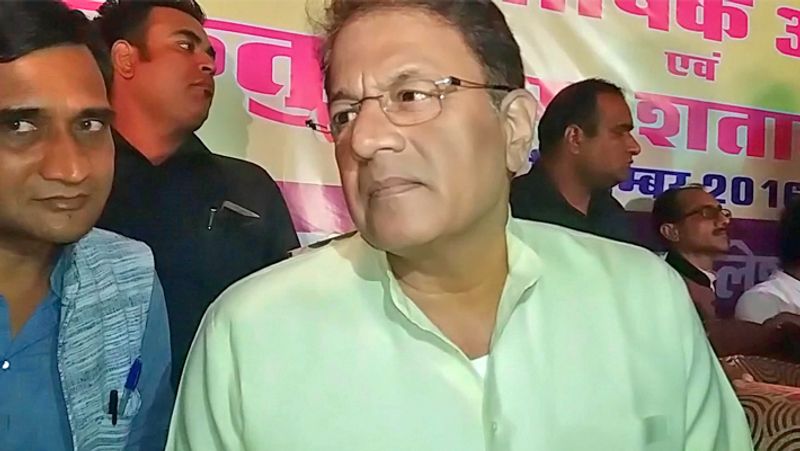 वहीं एक अन्य यूजर ने कमेंट किया- "करोड़ों लोग आप में भगवान श्रीराम को देखते हैं। मेरा बेटा आपको ही राम समझता है। ऐसा सम्मान किसी को नसीब नहीं।"