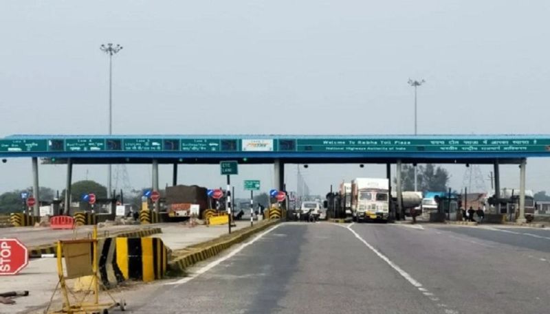 ये निकला नतीजा-
कोरोना वायरस के बढ़ते प्रकोप को देखते हुए प्रधानमंत्री नरेंद्र मोदी ने पहले 21 दिन के संपूर्ण लॉकडाउन का ऐलान किया था। यह अवधि 14 अप्रैल को खत्म हो गई। इसके बाद कोरोना के बढ़ते संक्रमण को देखते हुए लॉकडाउन को 3 मई तक बढ़ा दिया था।
पिछले लॉकडाउन के बारे में प्रसारित खबर को गलत दावे के साथ वायरल किया जा रहा है। लॉकडाउन बढ़ाने की हाल-फिलहाल में कोई घोषणा नहीं की गई है।
