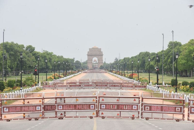 क्या बढ़ेगा लॉकडाउन?
यह हाल तब है कि कई राज्य लॉकडाउन को 3 मई के बाद भी जारी रखना चाहते हैं। क्या प्रवासी मजदूरों को इसलिए बुलाया जा रहा है ताकि उन्हें अपने ही राज्य में रखा जाए। इसी दौरान, लॉकडाउन को चरणबद्ध तरीके से खोला जाए। 