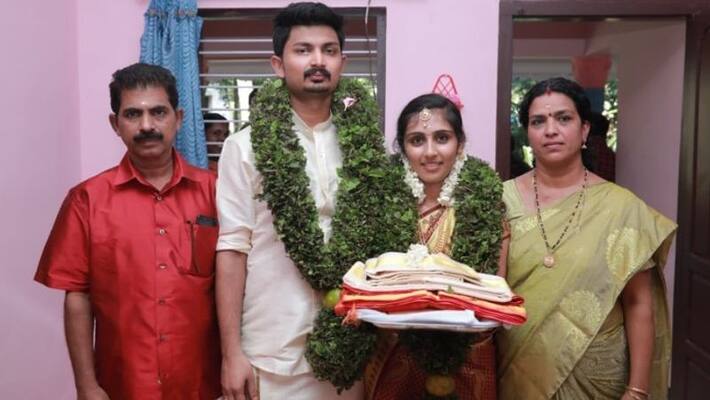 new couple give money for chief minister covid relief fund in kerala new couple give money for chief minister covid relief fund in kerala