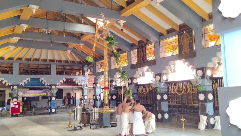 ഇസ്റ്ററും റമദാന് മാസപ്പിറവിയും ലോകം വീടുകളിലിരുന്നാണ് ആഘോഷിച്ചത്.