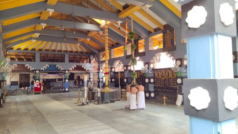 ഇന്ന്, ഇന്ത്യയിലെ തന്നെ ഏറ്റവും വലിയ ഉത്സവങ്ങളിലൊന്നായ തൃശ്ശൂര് പൂരവും ചടങ്ങുകളിലേക്ക് ചുരുങ്ങി.