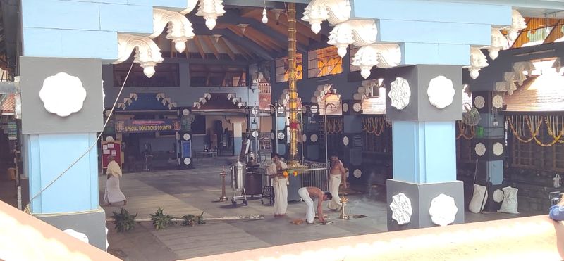 അതിൽ 18 പേർ ആശുപത്രിയിലും, 784 പേർ വീട്ടിലും നിരീക്ഷണത്തിലാണ്.