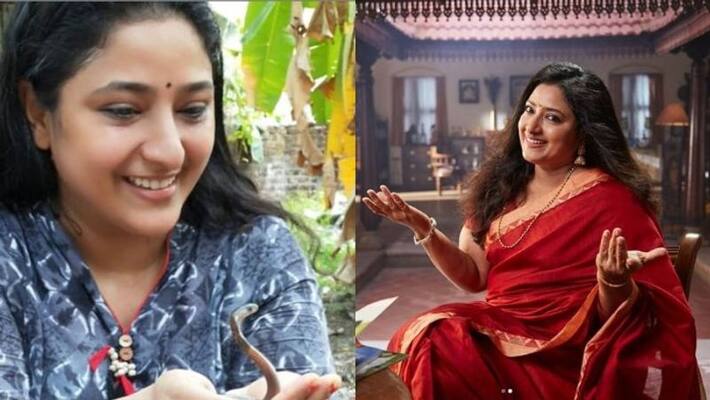 actress praveena pramod with baby cobra social media hats off to her actress praveena pramod with baby cobra social media hats off to her