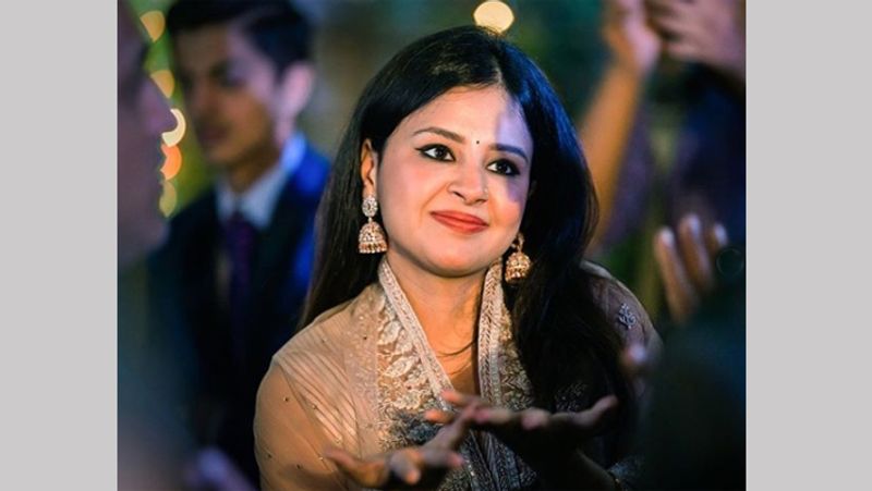 साक्षी धोनी ने अपनी यह कविता इंस्टाग्राम पर शेयर की है। उन्होंने इस कविता का टाइटल 'लॉकडाउन की डबल रोटी' रखा है।
