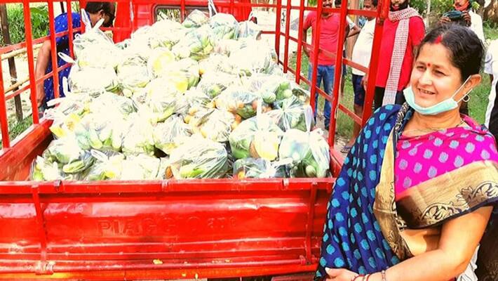 this odisha farmer distributing free vegetables in lock down this odisha farmer distributing free vegetables in lock down