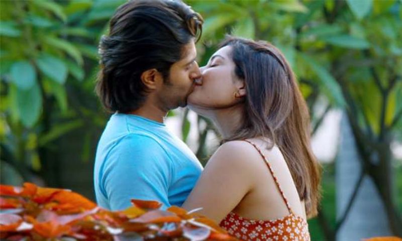 Raashi Khanna sensational Comments on World Famous Lover scenes