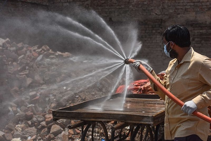 बाबू जगजीवन राम हॉस्पिटल में 100 हेल्थ वर्कर्स ऐसे हैं जिनकी हेल्थ रिपोर्ट आनी है। अगर वह भी कोरोना से प्रभावित हुए तो स्थिति और भी खतरनाक हो सकती है। 
