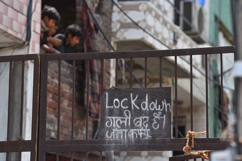 जहांगीरपुरी में बाबू जगजीवन राम हॉस्पिटल ही कोरोना का हॉटस्पॉट बन गया है। यहां अब तक 44 स्टॉफ कोरोना पॉजिटिव पाया गया है।