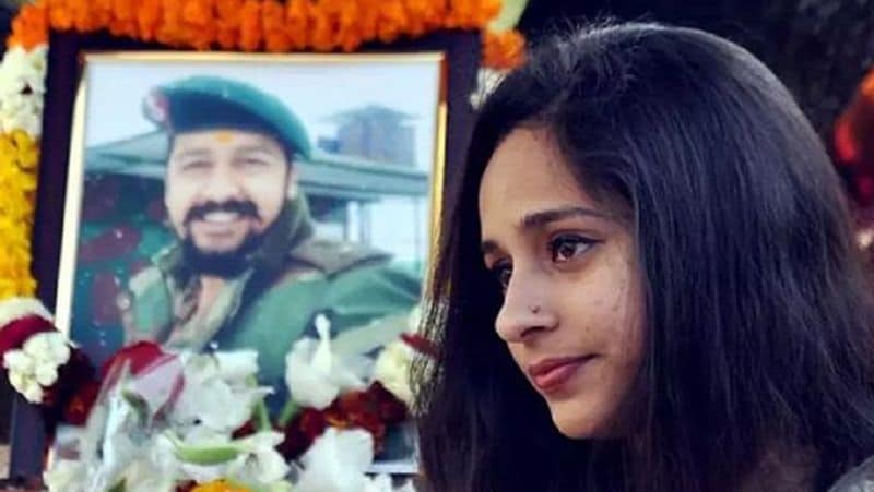 ಹುತಾತ್ಮರಾದ ಮೇಜರ್ ವಿಭೂತಿ ಶಂಕರ್ ದೌಂಡಿಯಾಲ್ ಹಾದಿಯಲ್ಲೇ ಸಾಗಿದ ಅವರ ಪತ್ನಿ ನಿಕಿತಾ ಕೌಲ್ ಶನಿವಾರ ಭಾರತೀಯ ಸೇನೆಗೆ ಸೇರ್ಪಡೆಗೊಂಡಿದ್ದಾರೆ.