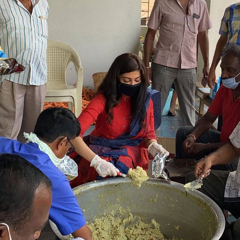 surya and karthi movie actress distribute food 75000 people