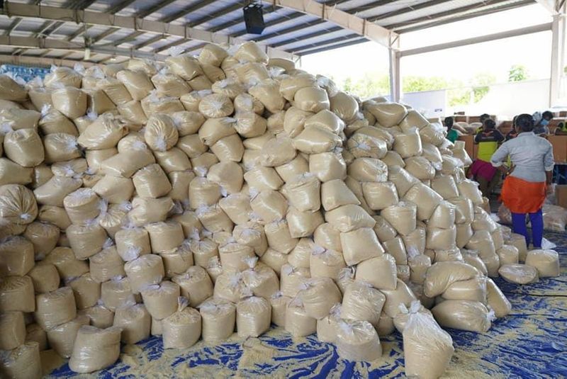 மலை போல் மலைக்க வைக்கும் அளவிற்கு பருப்பு வகைகள்...