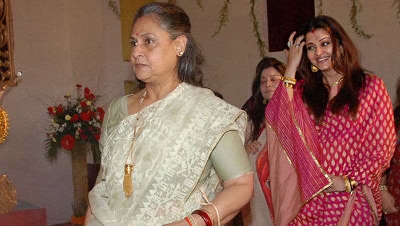 अपनी मां के साथ आराध्या की शानदार बॉन्डिंग तो नजर आती ही रहती है साथ ही अपने दादा के साथ भी आराध्या खूब मस्ती करती हैं और उनका साथ पसंद करती हैं। वहीं, बिग बी भी पोती के साथ रहना काफी पसंद करते हैं। 