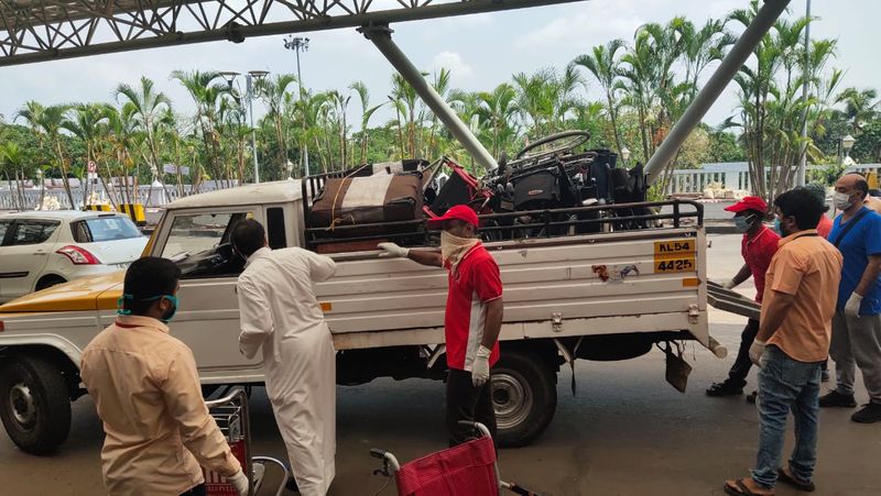 തിരിച്ചുവരാനാഗ്രഹിക്കുള്ള പ്രവാസികള്ക്കായി നോര്ക്ക ഏര്പ്പെടുത്തിയ പ്രത്യേക വെബ്സൈറ്റില് ഇതുവരെ മലയാളികളായ 2,02,000 പേര് രജിസ്റ്റര് ചെയ്തതായി മുഖ്യമന്ത്രി പിണറായി വിജയന് പറഞ്ഞു.
