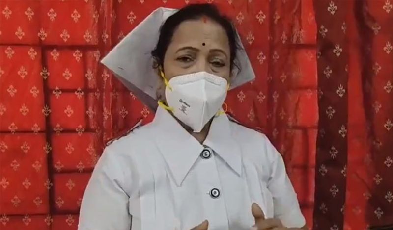 जानकारी के मुताबिक, शिवसेना से राजनीतिक करियर की शुरुआत करने से पहले वो खुद भी नर्स थीं। वह मुंबई के एक सरकारी अस्पताल में नर्स का काम करतीं थीं। साल 1992 तक उन्होंने नर्स का काम किया।
