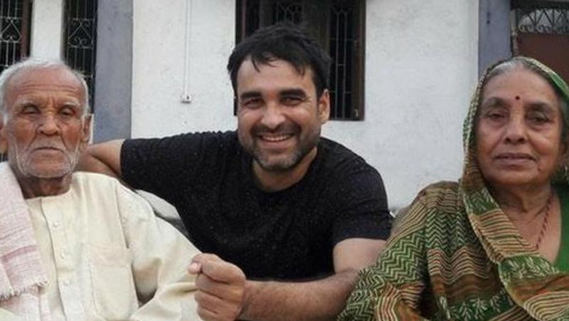 पकंज ने आगे कहा कि उस दौर में ना उनके पास काम था और ना उनकी पत्नी के पास जॉब थी, तो ऐसे में उन्होंने बिना समय गंवाए ऑडिशन्स के लिए जाना शुरू कर दिया था और उनकी पत्नी भी वेकेंसी ना होने के बावजूद स्कूलों में नौकरी तलाशने जाया करती थीं।