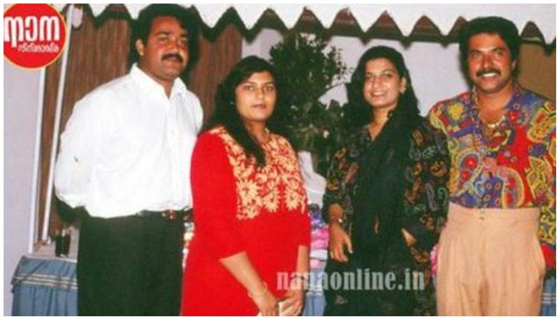 മോഹൻലാലും സുചിത്രയും മമ്മൂട്ടിക്കും ഭാര്യക്കും ഒപ്പം.