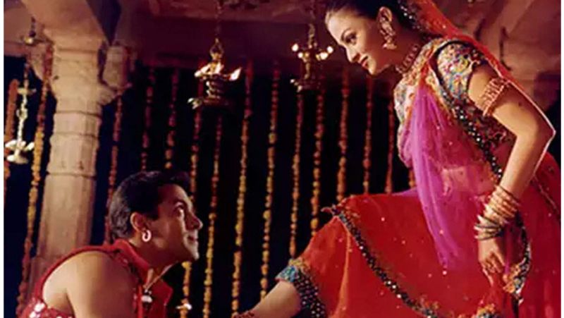 পরবর্তীতে একাধিক অভিযোগ সামনে এসেছিল সলমন খানের নামে। ঐশ্বর্যকে মানসিক নির্যাতন করতেন সলমন, এমনই একাধিক তোপ হানেন অভিনেত্রী।
