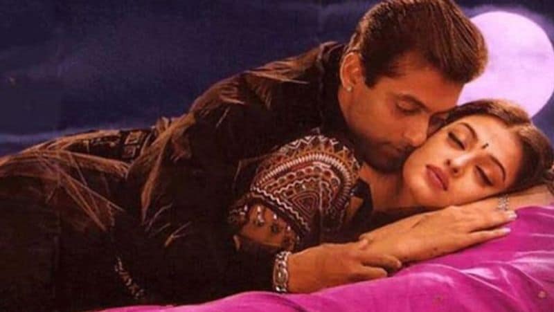 তবুও কোথাও গিয়ে যেন আশা ছাড়েনি ভক্তকূল। কবে দেখা যাবে এই জুটিকে আবার, কবে ঠিক হবে সম্পর্ক, এমননই একাধিক প্রশ্ন দেখা দিতে থাকে সকলের মনে।