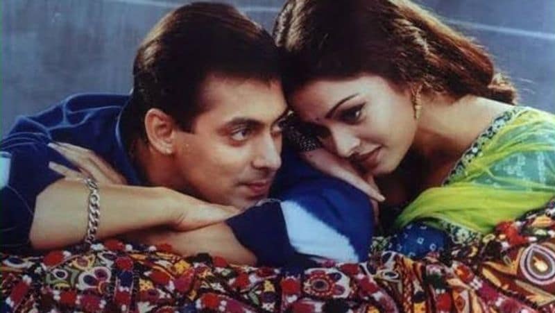 পর্দায় প্রতিটা দৃশ্যেই যেন তাঁদের মনের কথা চোখের মাধ্যমে ফুঁটে উঠেছিল। তাঁদের রোম্যান্সে কুপকাত হয়েছিলেন সকলেই।