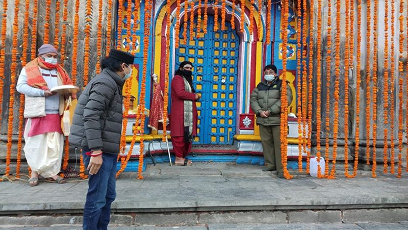 মন্দির খোলার পর প্রথম যে রুদ্রাভিষেক পুজো হয়, সেটি করা হয় প্রধানমন্ত্রী নরেন্দ্র মোদির নামে৷ মন্দিরের প্রধান পুরোহিত ভিমশঙ্কর লিঙ কোয়ারেন্টাইনে থাকায় সহকারী পূজারি শিবশঙ্কর লিঙ পুজো সারেন৷