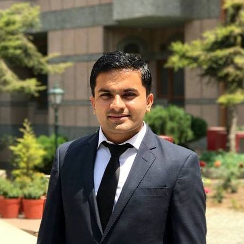 देव को शुरुआती असफलताओं ने निराश भी किया, लेकिन मन में कहीं-न-कहीं एक आशा हमेशा रही कि इस बार नहीं तो अगली बार। लेकिन लक्ष्य से पहले हार नहीं माननी है। वो बताते हैं कि, जब और लोग चयनित हो सकते हैं तो मैं क्यों नहीं? यद्यपि मुझे अन्य नौकरी जैसे विचार नहीं आए। पर यू.पी.एस.सी. की अनिश्चितताओं को देखते हुए अन्य नौकरी रखने का विचार भी खराब नहीं होता है।
