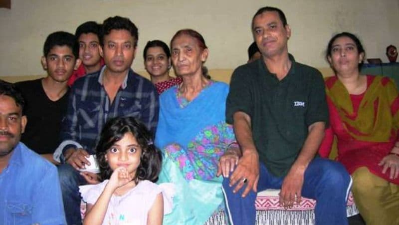 उस शो की होस्ट एक्ट्रेस रवीना टंडन थीं। इस दौरान जब रवीना ने इरफान से पूछा कि आप फिल्मों में एक्टिंग तो करते हैं, लेकिन डांस और गानों में कम ही नजर आते हैं। 