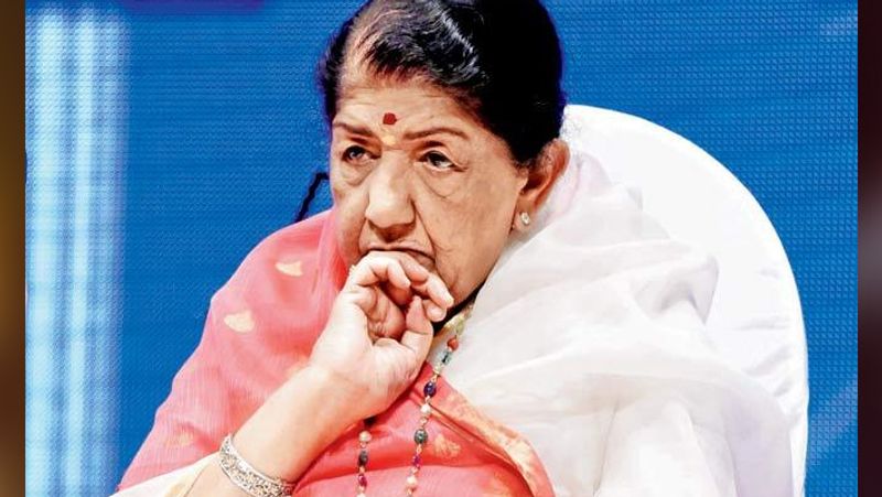 इरफान के निधन पर लता मंगेशकर ने ट्वीट करते हुए लिखा, 'बहुत गुणी अभिनेता इरफान खान जी के निधन की खबर सुनकर मुझे बहुत दुख हुआ। मैं उनको विनम्र श्रद्धांजलि अर्पण करती हूं। '