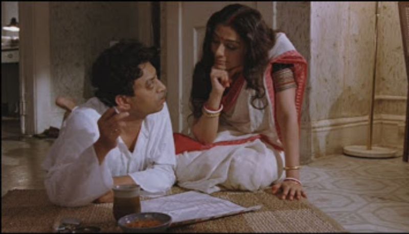 2. 'ദി നെയിം സേകി'ലെ അശോകെ ഗാംഗുലി-ജുംപാ ലാഹിരിയുടെ ഇതേ പേരിലുള്ള നോവലിനെ ആസ്പദമാക്കി മീരാ നായരുടെ സംവിധാനത്തില് 2006ല് പുറത്തെത്തിയ ചിത്രം. പശ്ചിമ ബംഗാളില് നിന്ന് യുഎസിലേക്ക് കുടിയേറിയ ആദ്യ തലമുറയുടെ ആകുലതകള് പറഞ്ഞ ചിത്രത്തില് ഇര്ഫാന്റെ കഥാപാത്രവും ഏറെ ശ്രദ്ധിക്കപ്പെട്ടു.