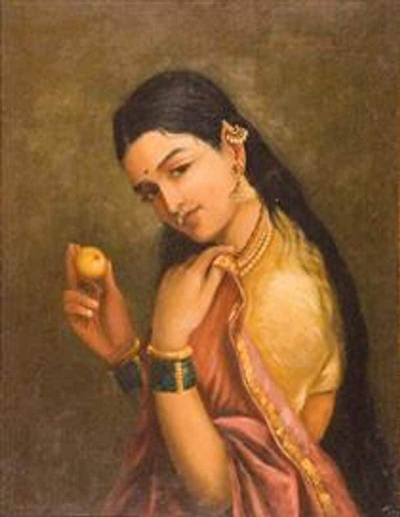 പഴവുമായി നില്ക്കുന്ന സ്ത്രീ.