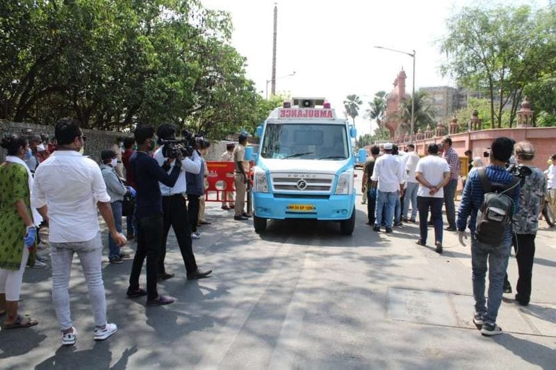 कांग्रेस नेता राहुल गांधी ने ट्वीट किया, इरफान खान के निधन के बारे में सुनकर मुझे दुख हुआ। एक बहुमुखी और प्रतिभाशाली अभिनेता, वह वैश्विक फिल्म और टीवी मंच पर एक लोकप्रिय भारतीय ब्रांड एंबेसडर थे। उन्हें बहुत याद किया जाएगा। इस दुख की घड़ी में उनके परिवार, दोस्तों और प्रशंसकों के प्रति मेरी संवेदना।