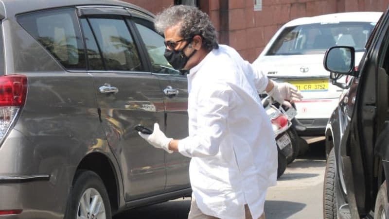 Filmmaker Tigmanshu Dhulia was seen at the hospital in a mask. Talking to Hindustan Times he said, “I knew him and became friends since National School of Drama (NSD) days, was two years senior to me (1986). This has happened at such a time of coronavirus to such a big actor. I am sad how small his ‘janaza’ (funeral) will be, else it would have been a ‘hujoom’ (mammoth turnout)…I am feeling so sad and living in Mumbai I can’t be a part of it.”