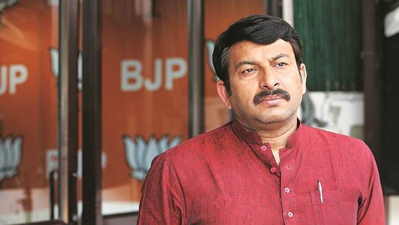 সূত্রের খবর, দিল্লিতে হারের পরপরই মনোজ তিওয়ারি পদত্যাগের প্রস্তাব দিয়েছিলেন। তবে বিকল্প পদাধিকারীর সন্ধান না পাওয়া পর্যন্ত তাকে কাজ চালিয়ে যেতে বলা হয়েছিল।
