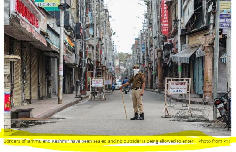 इमेज 1 :
रिवर्स सर्चिंग में हमें यह फोटो इंडिया टुडे के एक लेख में मिली। लेख में बताया गया कि 1 अप्रैल को न्यूज एजेंसी पीटीआई द्वारा यह फोटो ली गई थी। यह जम्मू-कश्मीर का लॉकडाउन के दौरान का नजारा है। इस इमेज को ध्यान से देखने पर इस पर जेएमसी (जम्मू म्युनिसिपल कॉरपोरेशन) लिखा नजर आता है। इससे भी कंफर्म होता है कि यह जम्मू की ही तस्वीर है।